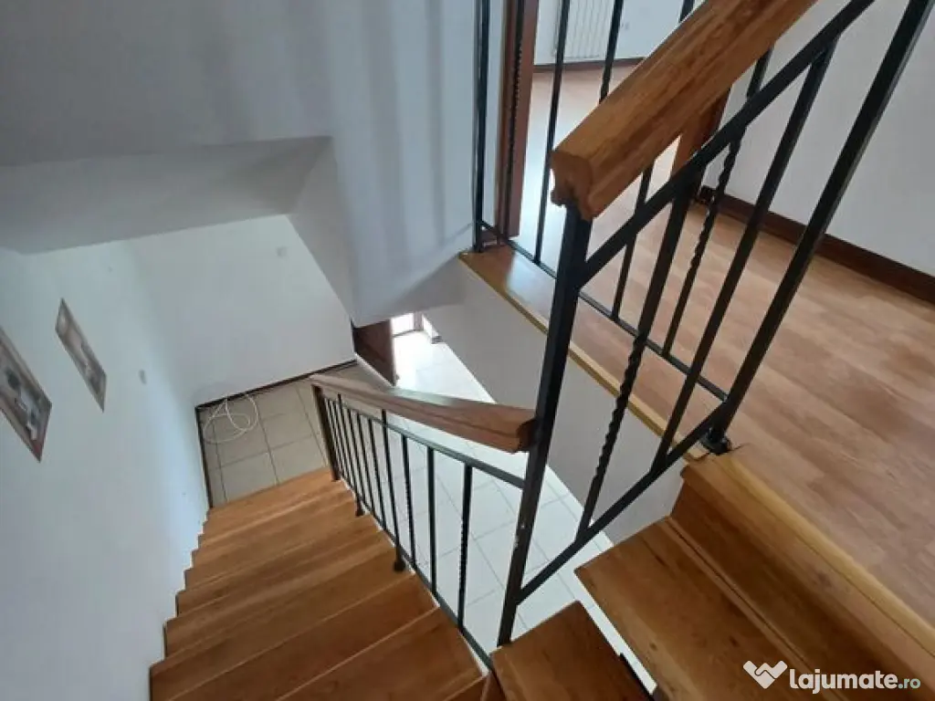 Casa insiruita, 2 dormitoare, garaj, Sanmartin. 120 000 E... 