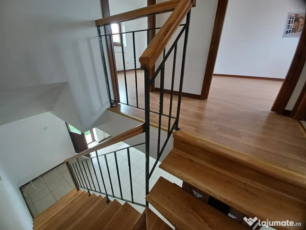 Casa insiruita, 2 dormitoare, garaj, Sanmartin. 120 000 E... 