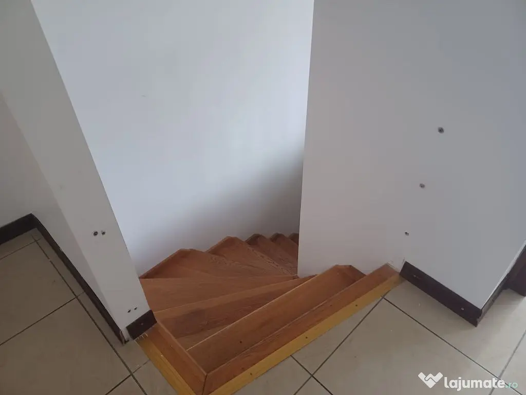 Casa insiruita, 2 dormitoare, garaj, Sanmartin. 120 000 E... 