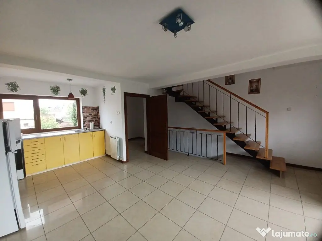 Casa insiruita, 2 dormitoare, garaj, Sanmartin. 120 000 E... 