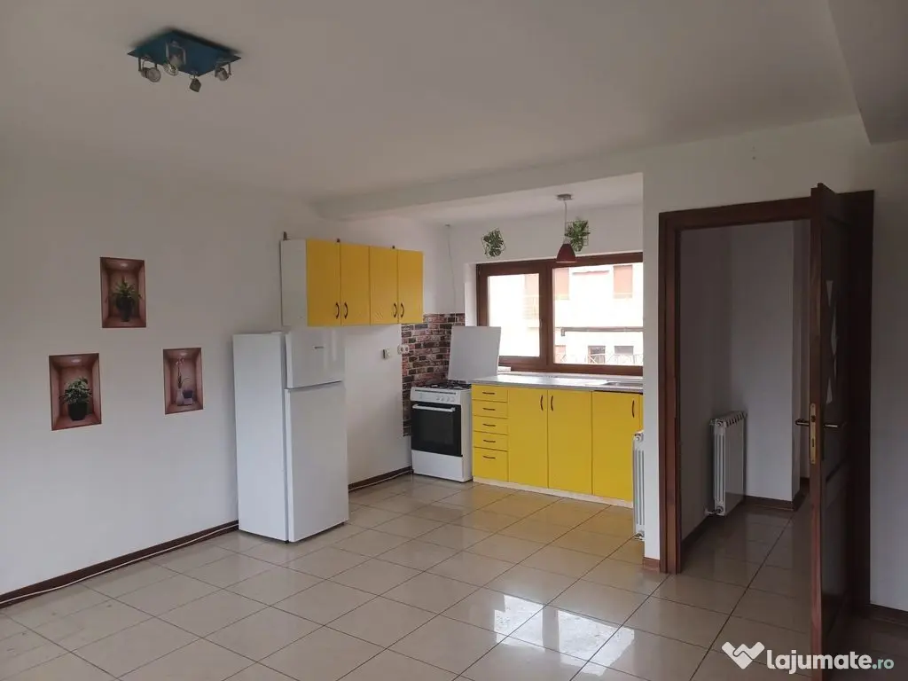 Casa insiruita, 2 dormitoare, garaj, Sanmartin. 120 000 E... 