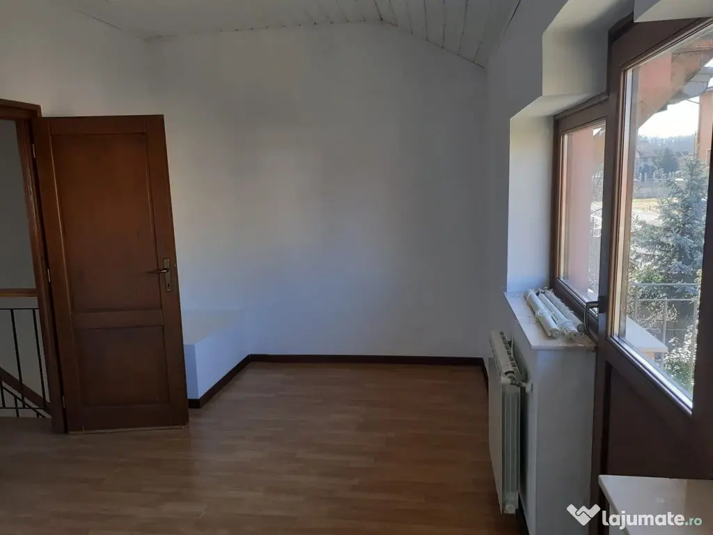 Casa insiruita, 2 dormitoare, garaj, Sanmartin. 120 000 E... 