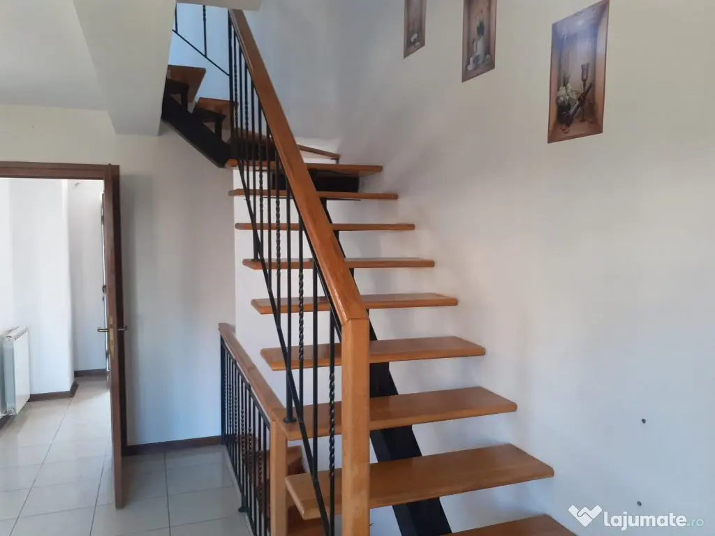 Casa insiruita, 2 dormitoare, garaj, Sanmartin. 120 000 E... 