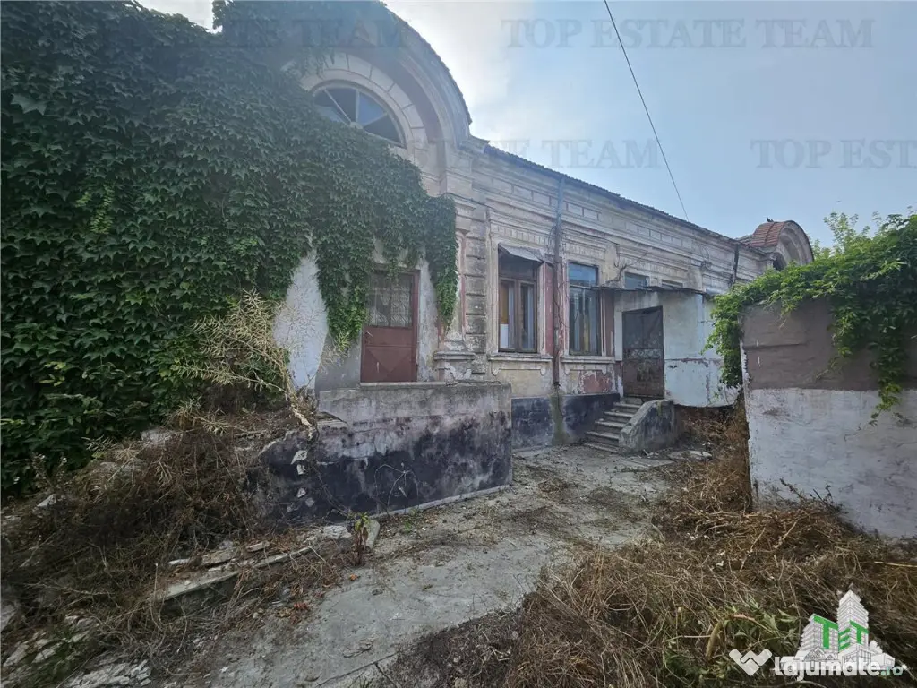 Casa cu farmec istoric, perfecta pentru un proiect de restau