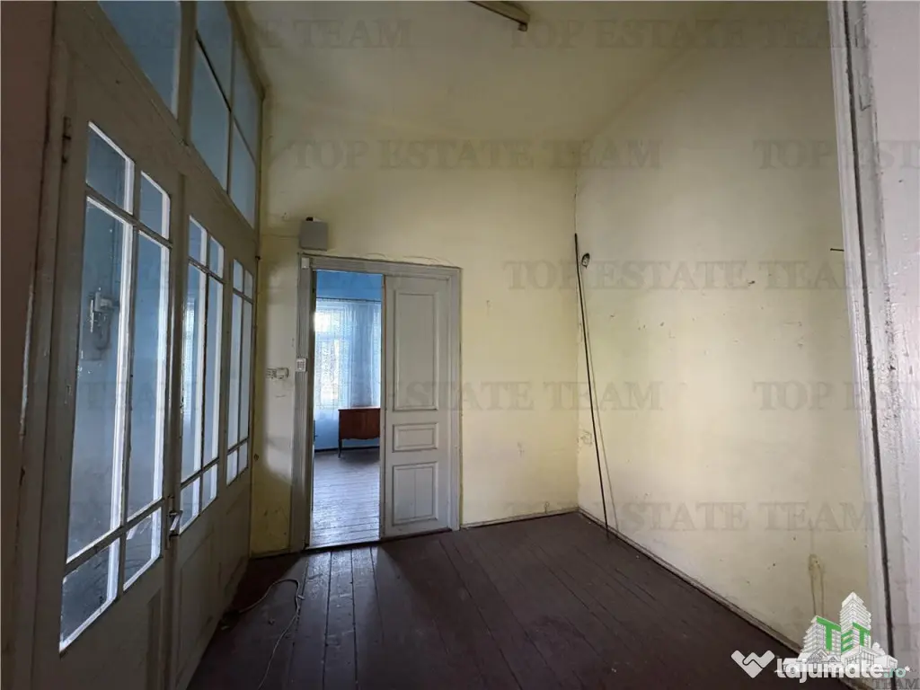 Casa cu farmec istoric, perfecta pentru un proiect de restau 