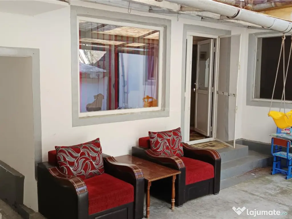 MOLDOVA NOUA, zona centrala, Casa 4 camere, 2 bai si garaj