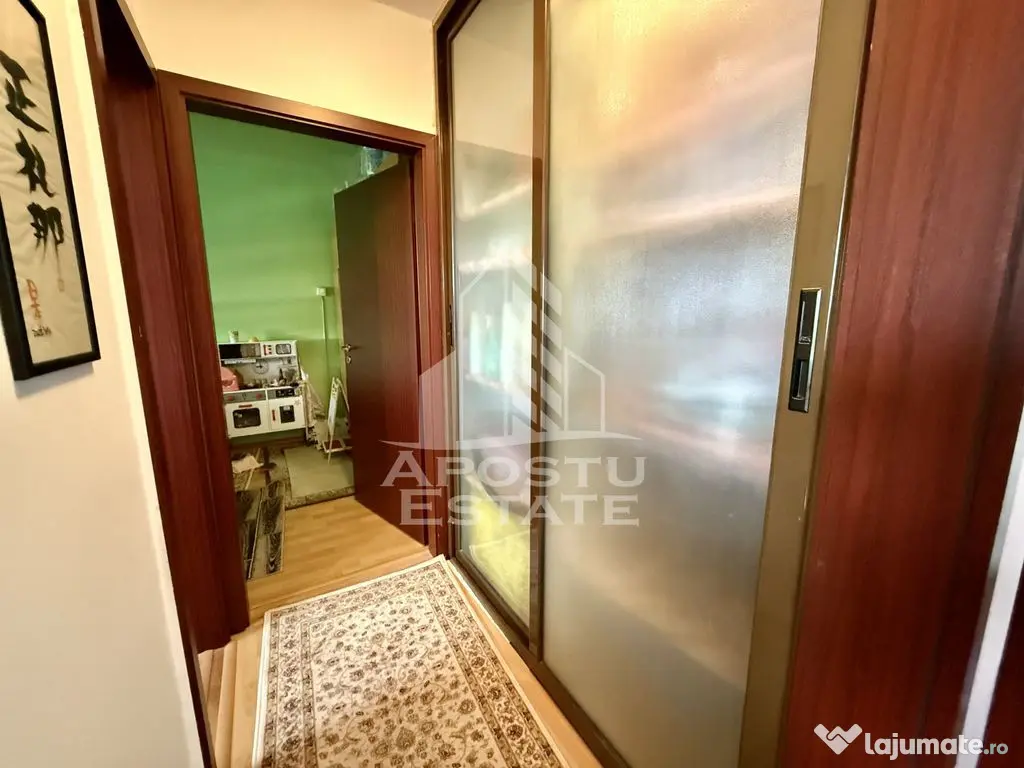 Apartament cu 3 camere, 2 bai, zona Dambovita 