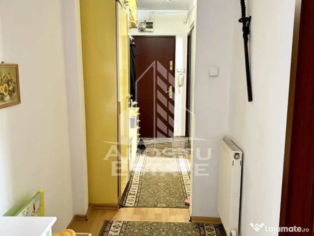 Apartament cu 3 camere, 2 bai, zona Dambovita 
