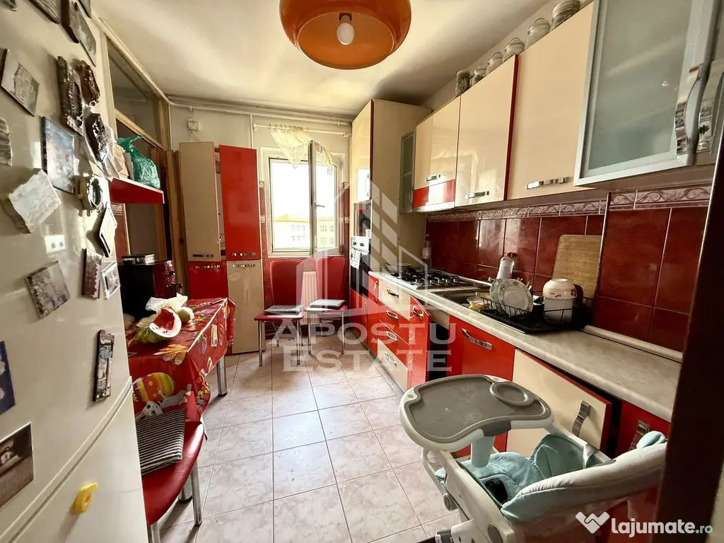 Apartament cu 3 camere, 2 bai, zona Dambovita 