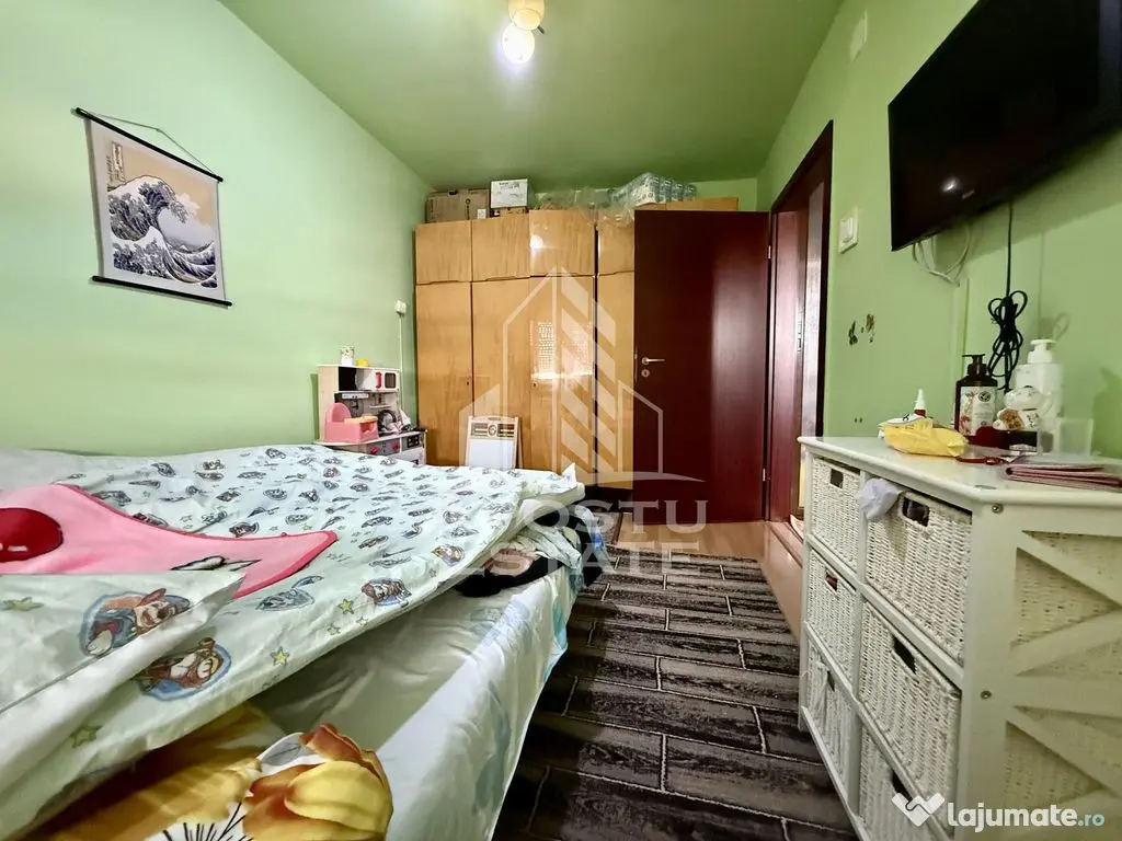 Apartament cu 3 camere, 2 bai, zona Dambovita 