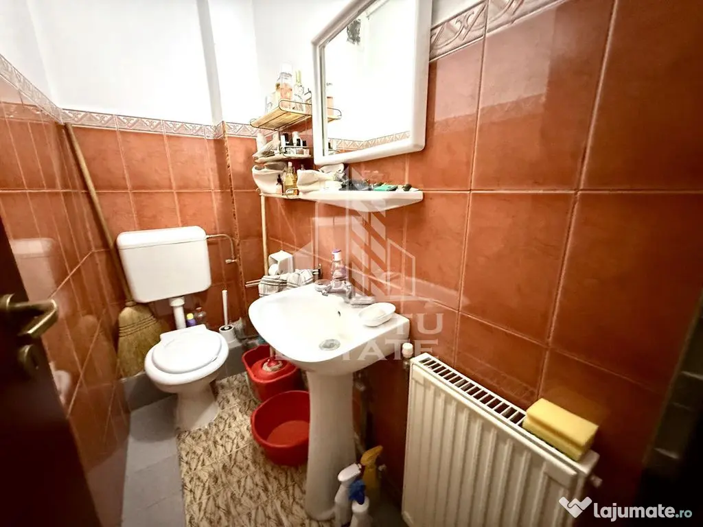 Apartament cu 3 camere, 2 bai, zona Dambovita 