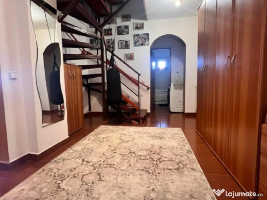 Apartament 4 camere decomandat cu scara interioara, Zona Sar