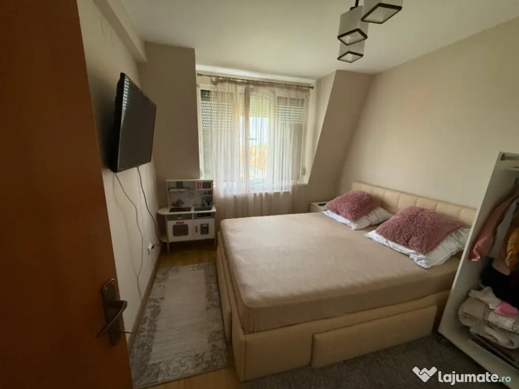 Apartament 4 camere decomandat cu scara interioara, Zona Sar