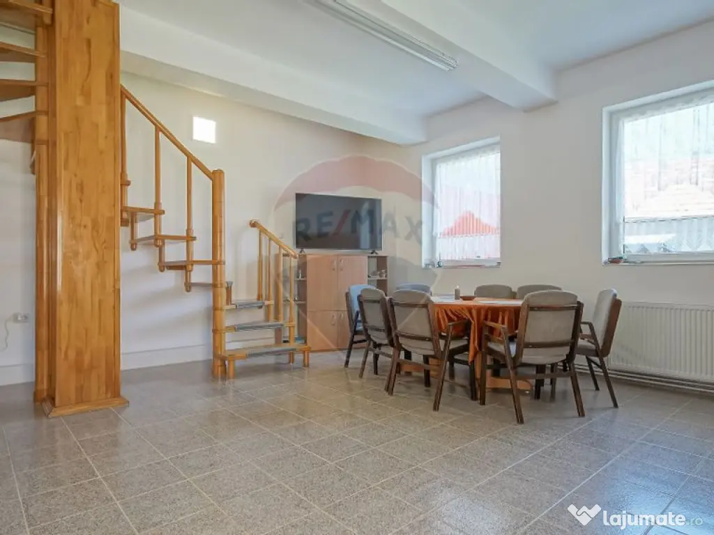 Casă falnică, curte individuală, langă Piața Unirii,... 