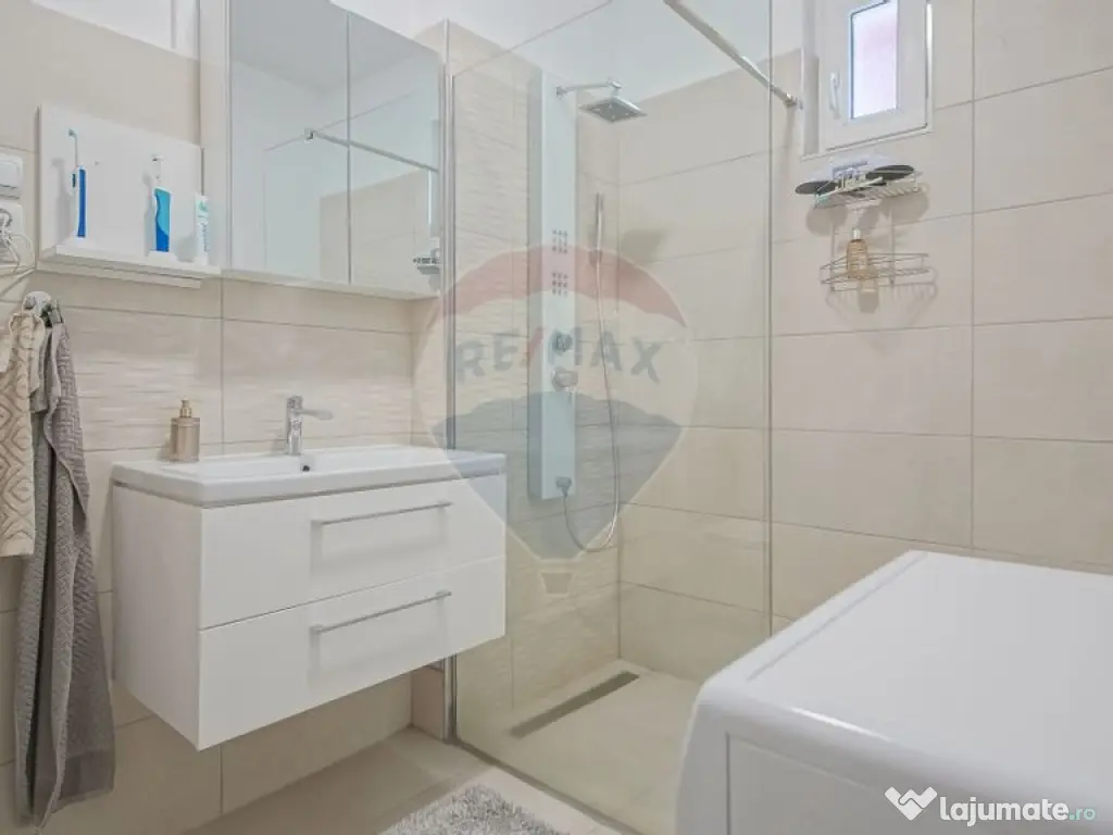 Casă falnică, curte individuală, langă Piața Unirii,... 