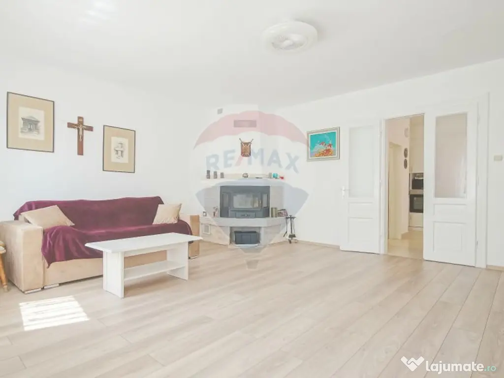 Casă falnică, curte individuală, langă Piața Unirii,... 