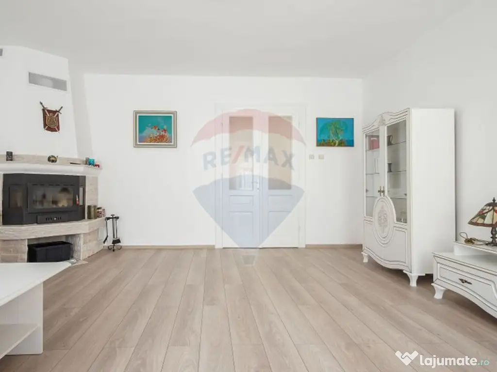 Casă falnică, curte individuală, langă Piața Unirii,... 