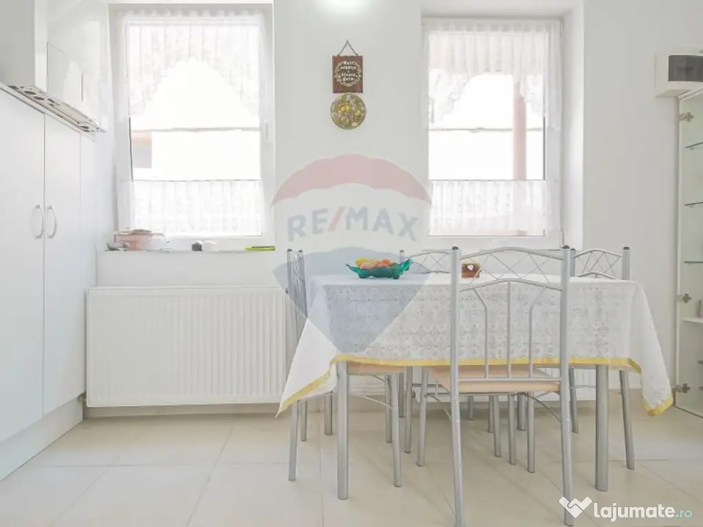 Casă falnică, curte individuală, langă Piața Unirii,... 