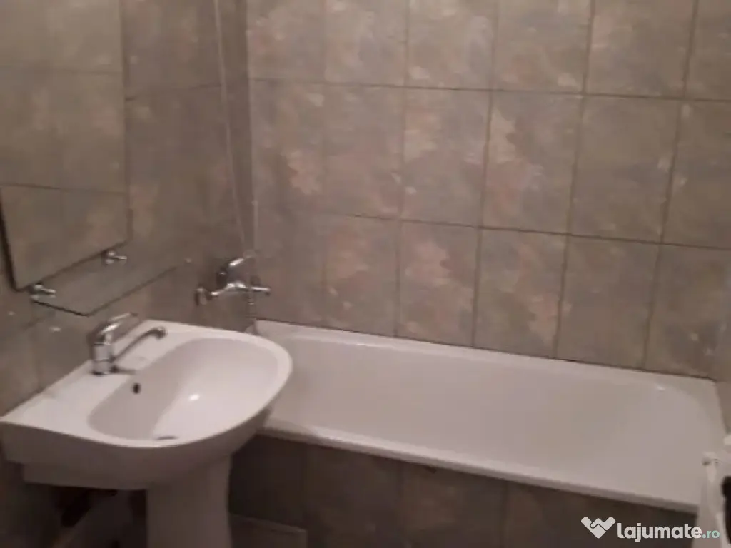 1 camera in zona Dacia