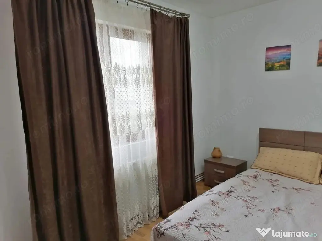 2 camere in zona Complexului Studentesc