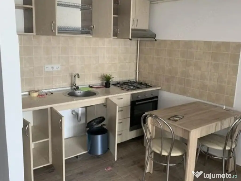 2 camere in zona Complexului Studentesc