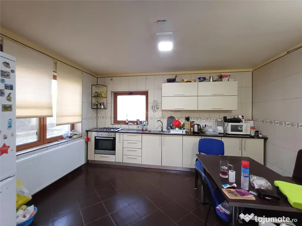 5 camere - 3 bai - 200 mp utili - teren 920 mp - Domnesti - 