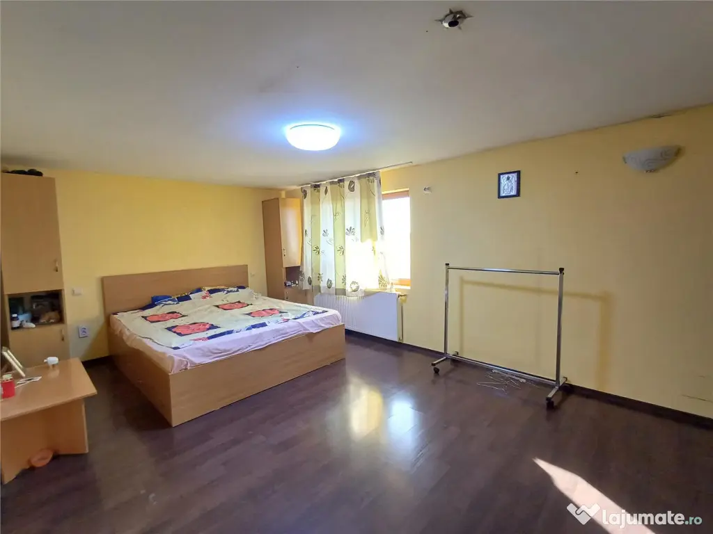 5 camere - 3 bai - 200 mp utili - teren 920 mp - Domnesti - 