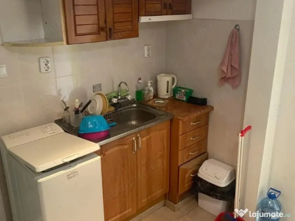 1 camera in zona Lipovei