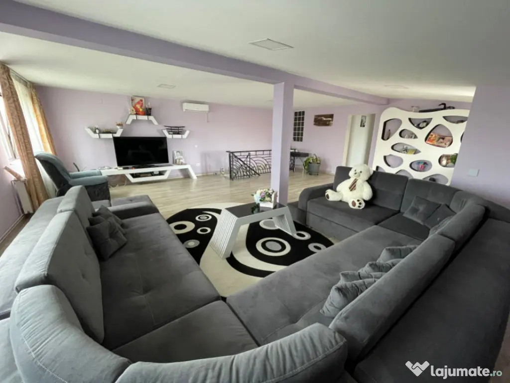 Casă spațioasă, complet mobilată, cu teren generos – F 