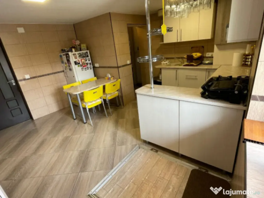 Casă spațioasă, complet mobilată, cu teren generos – F 