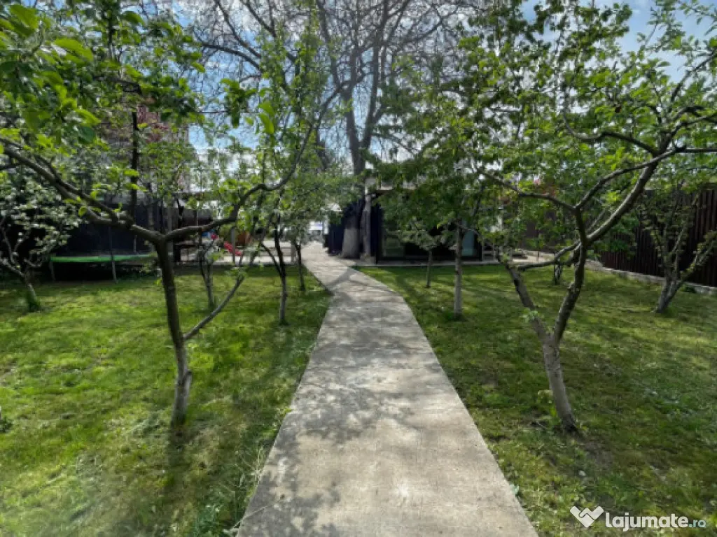 Casă spațioasă, complet mobilată, cu teren generos – F 