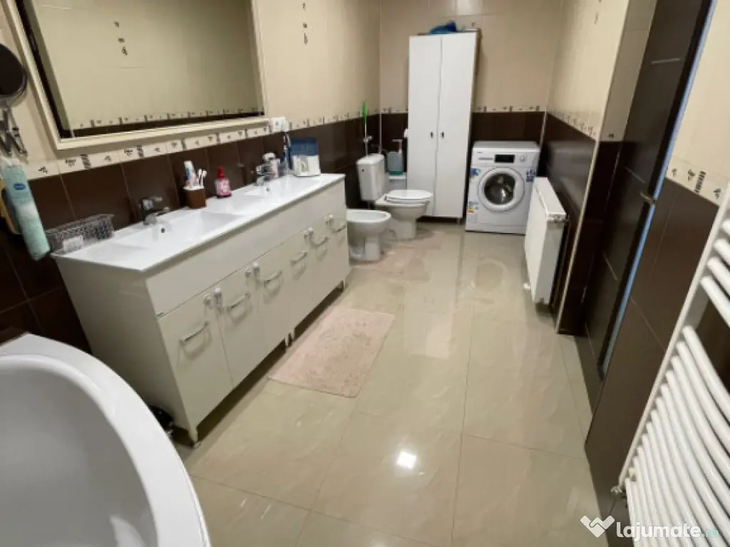 Casă spațioasă, complet mobilată, cu teren generos – F 