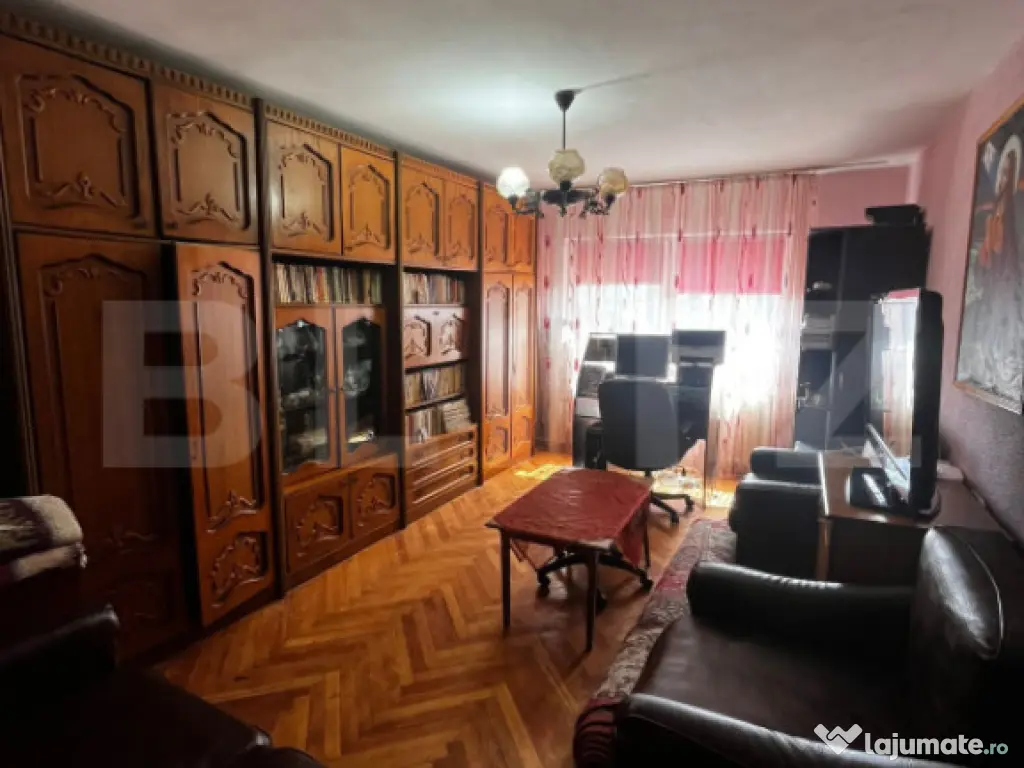 Apartament 2 camere, decomandat, zona Imparatul Traian