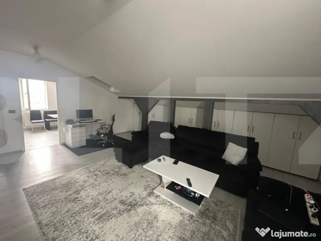 Apartament de vanzare, cu 5 camere, 160 mp, zona Vlaicu