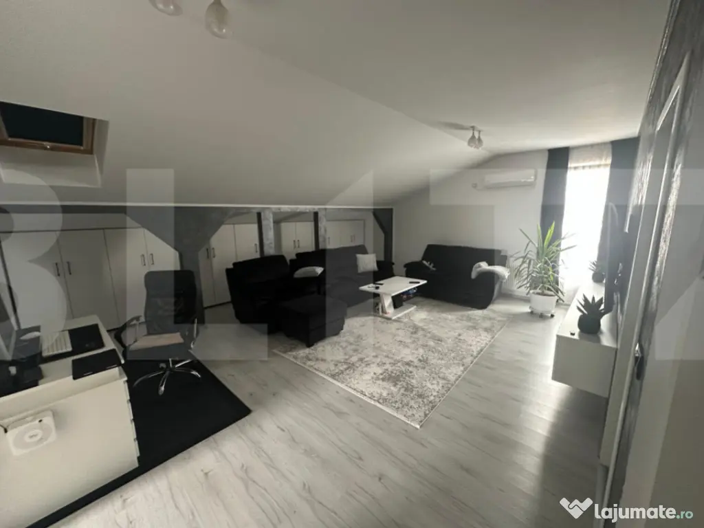 Apartament de vanzare, cu 5 camere, 160 mp, zona Vlaicu