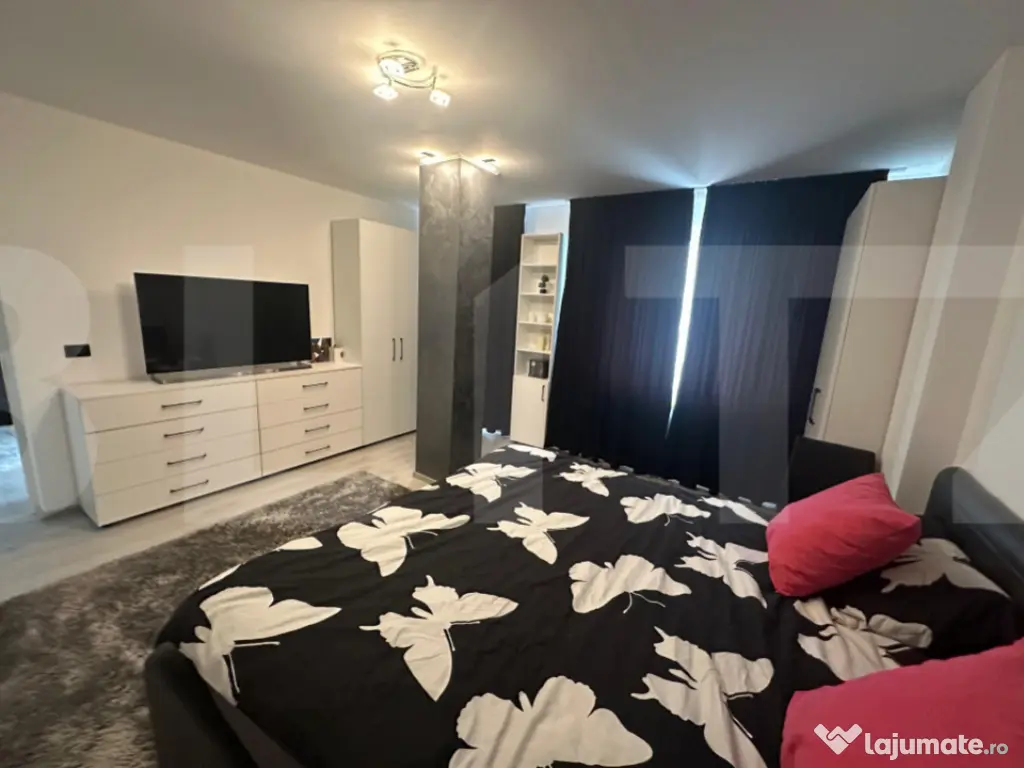 Apartament de vanzare, cu 5 camere, 160 mp, zona Vlaicu