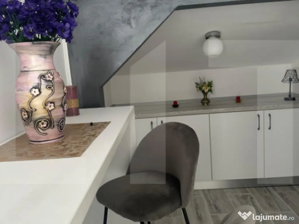 Apartament de vanzare, cu 5 camere, 160 mp, zona Vlaicu