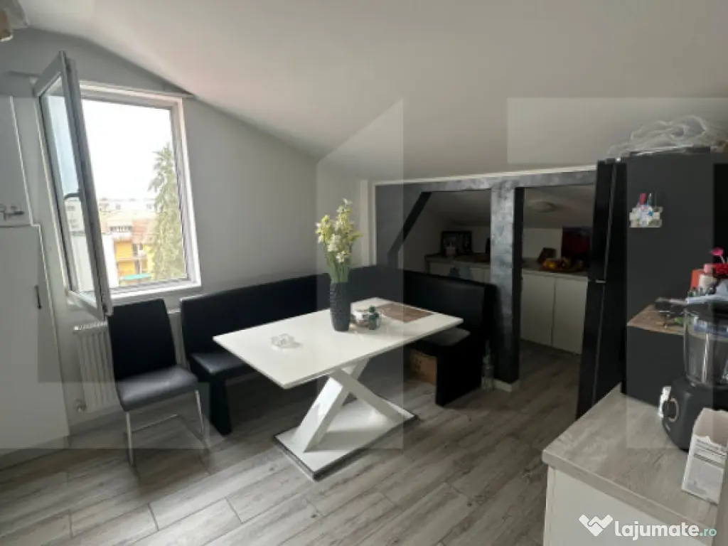 Apartament de vanzare, cu 5 camere, 160 mp, zona Vlaicu