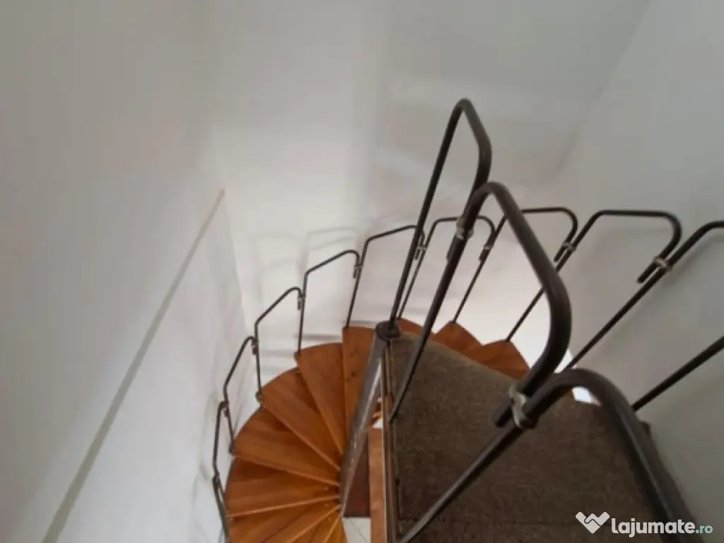 Casa/Ap.3 camere, P 1, Podul Grand la 650 euro