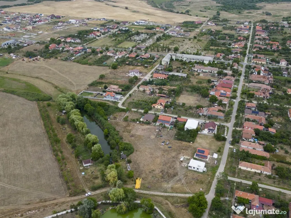 Teren de 7900 mp cu baltă de pescuit în Frumușeni 