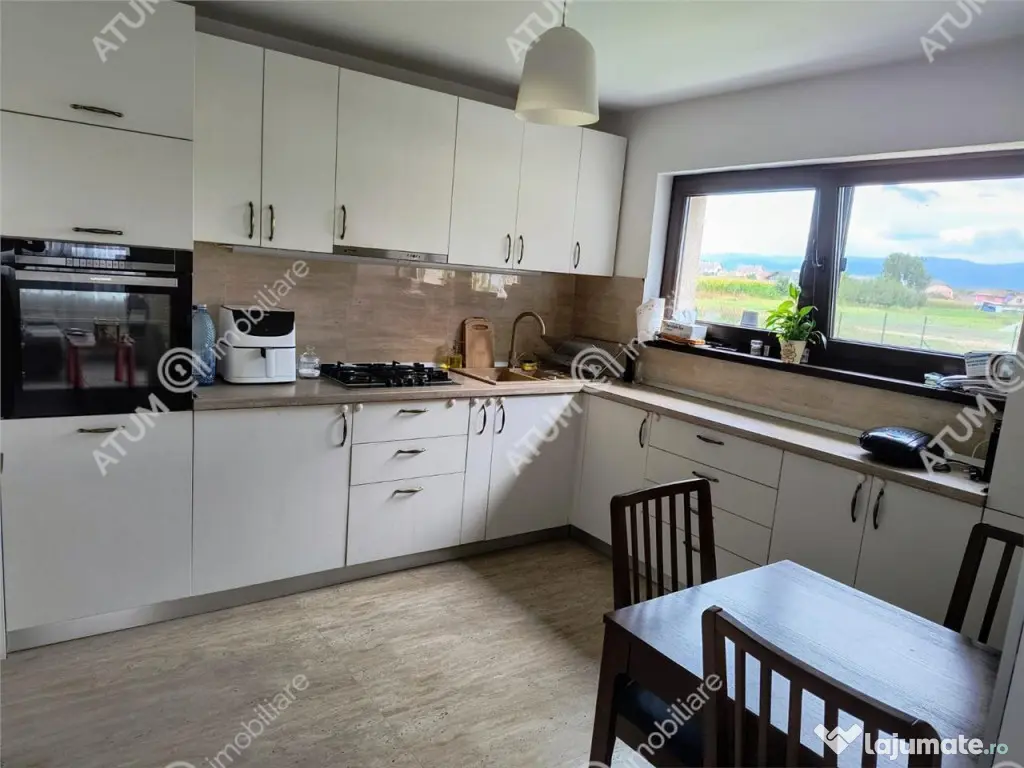 Casa individuala cu 4 camere terasa si teren 500 mp in Sura 