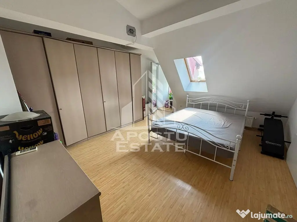 Apartament tip penthouse cu 3 camere, 2 bai, zona Toronta...