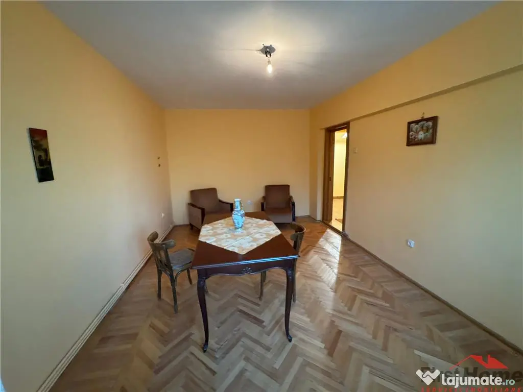 Apartament 3 camere, etaj 1, zona Garii , decomandat, parcar