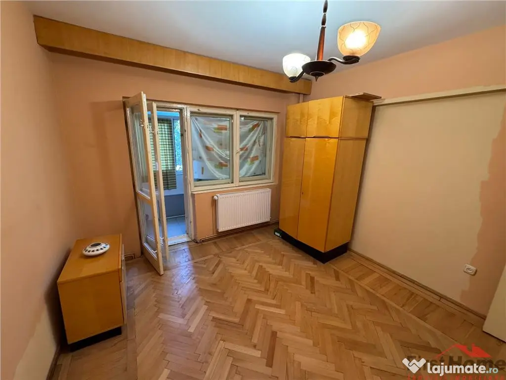 Apartament 3 camere, etaj 1, zona Garii , decomandat, parcar