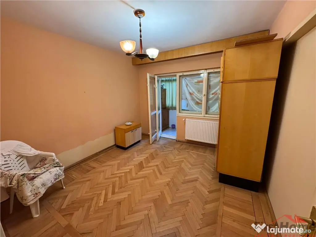 Apartament 3 camere, etaj 1, zona Garii , decomandat, parcar