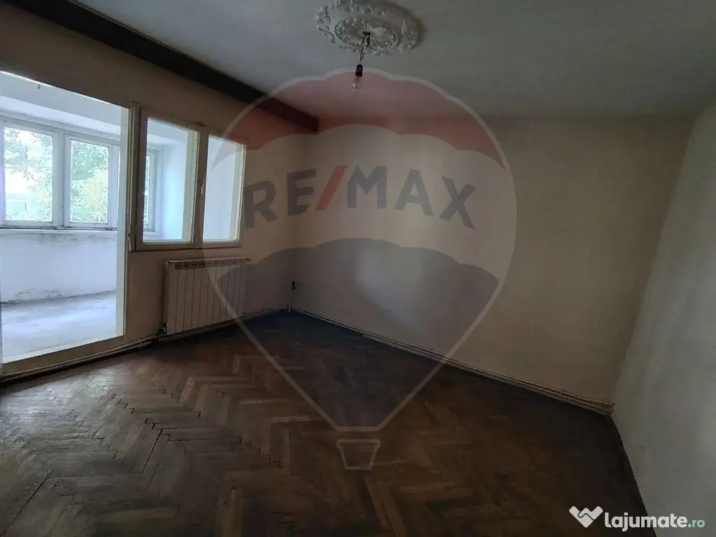 Apartament cu 3 camere str. Alexandru Vlahuta 