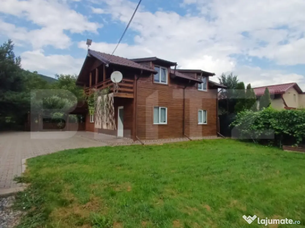 Casa individuala 5 camere, teren 2800 mp in Moldovenesti