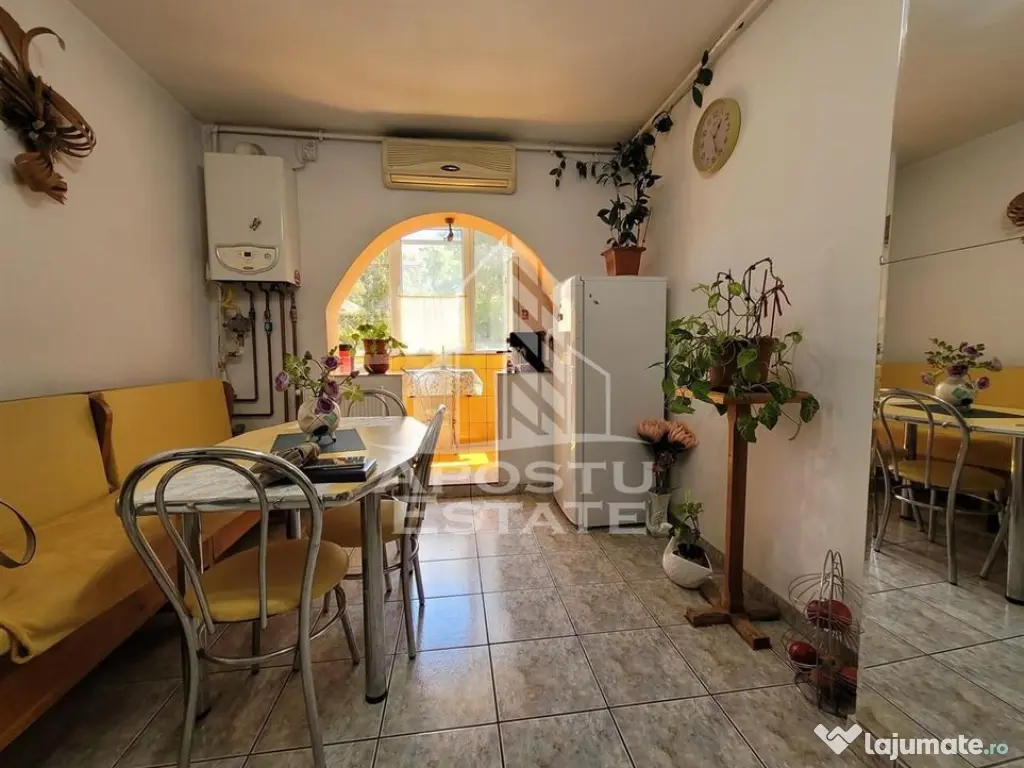 Apartament cu 3 camere, etaj intermediar, centrala propri... 