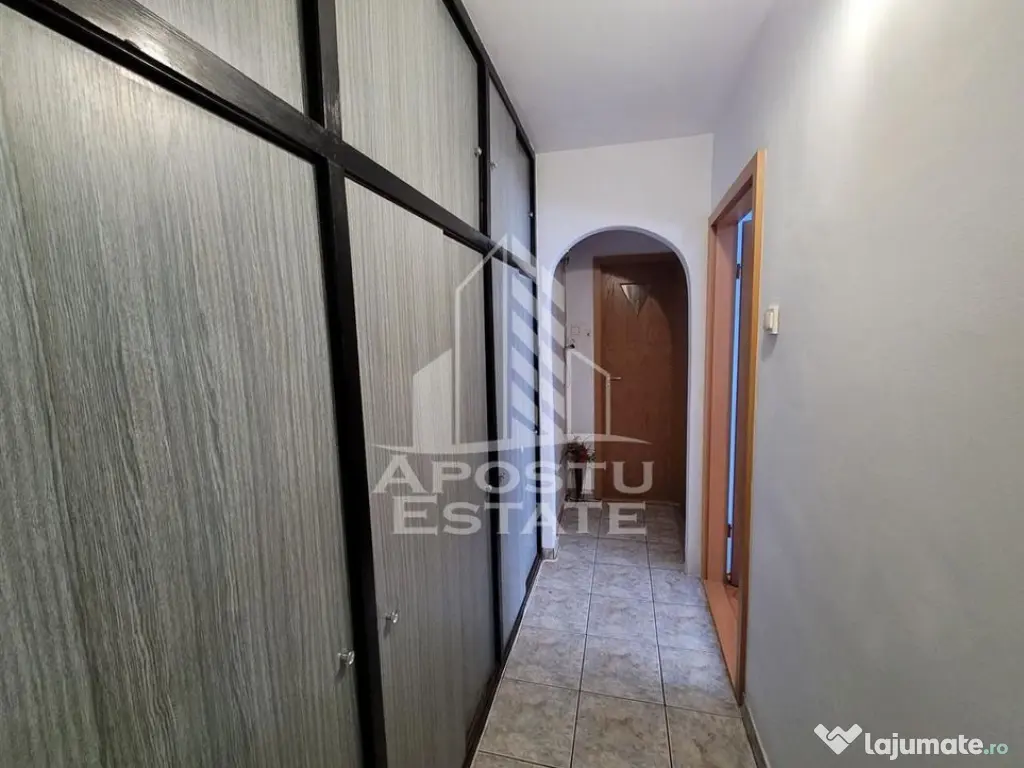 Apartament cu 3 camere, etaj intermediar, centrala propri... 