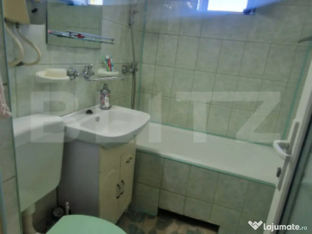 Garsoniera mobilata, etaj intermediar, parcare, beci luminoa